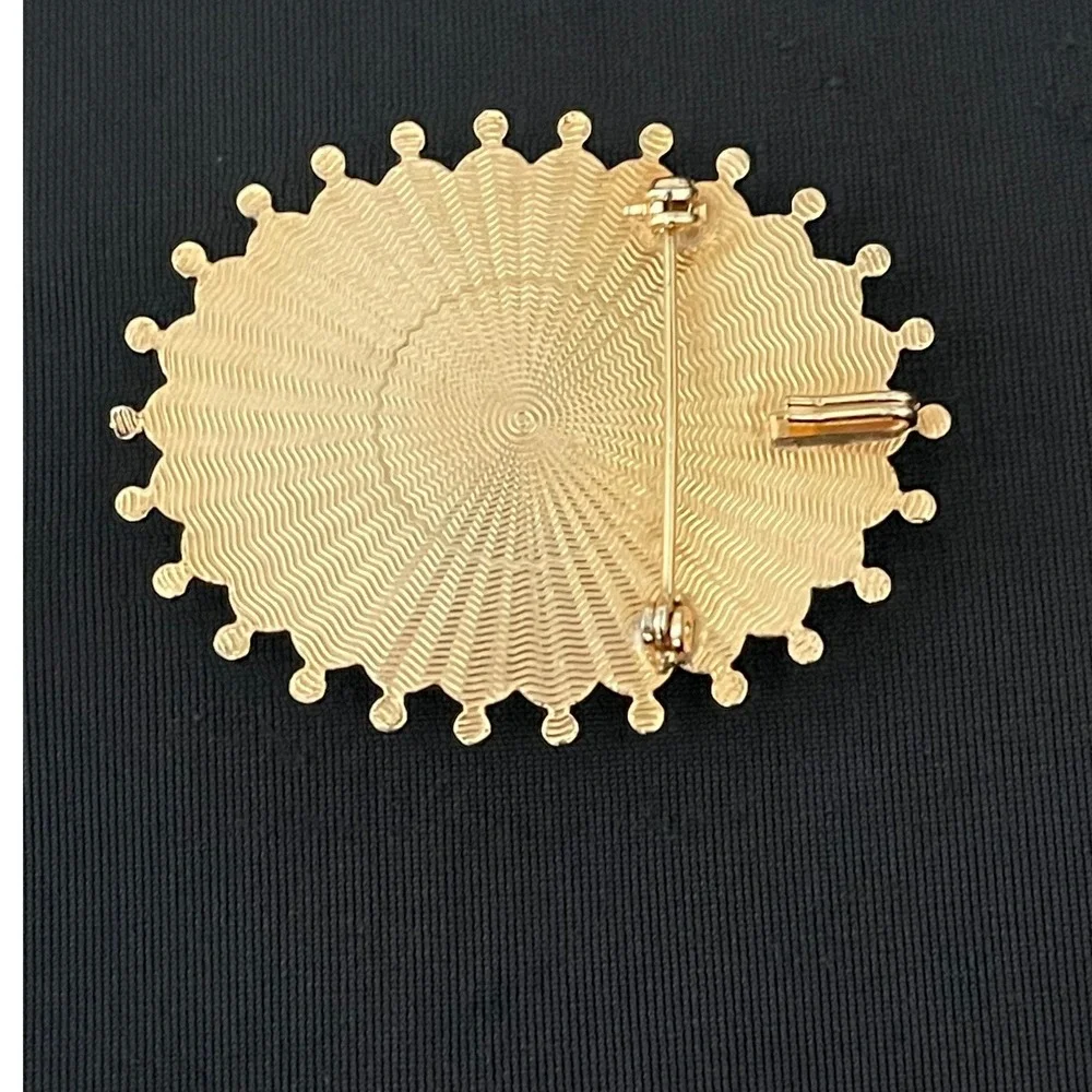 Vintage Gold Tone Pink Enamel Medallion Brooch Pin Oval Pendant Jewelry